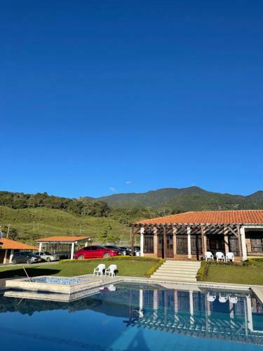 Lake House Calima