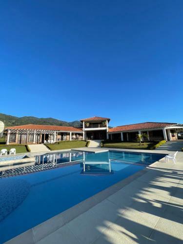 Lake House Calima