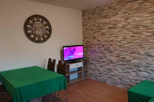 Apartamento Litija: V Zelenem Objemu Reke Save