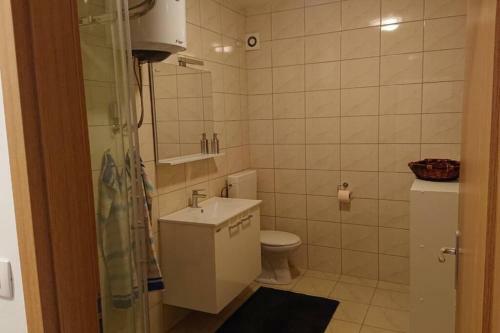 Apartamento Litija: V Zelenem Objemu Reke Save