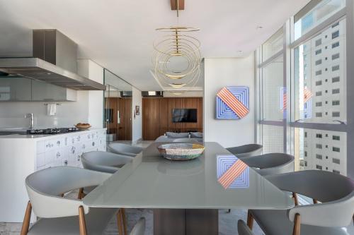 Apartamento de Alto Padr�o, Skyline, 4 Su�tes, Quadra Mar.