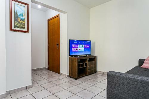 100 M Da Praia Central, Apartamento Com Ar-condicionado E Garagem!