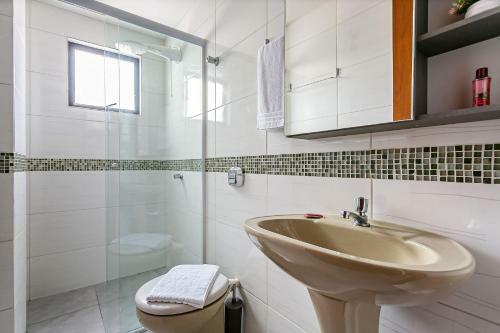 100 M Da Praia Central, Apartamento Com Ar-condicionado E Garagem!