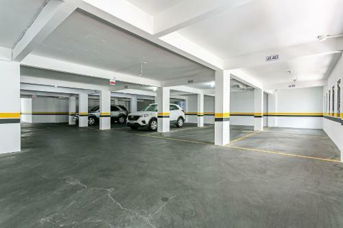100 M Da Praia Central, Apartamento Com Ar-condicionado E Garagem!