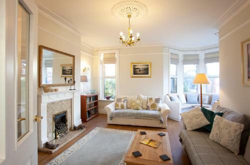 Bed & Breakfast The Castleton Hotel