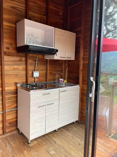 Bed & Breakfast Caba�a Palmas Eb�jico