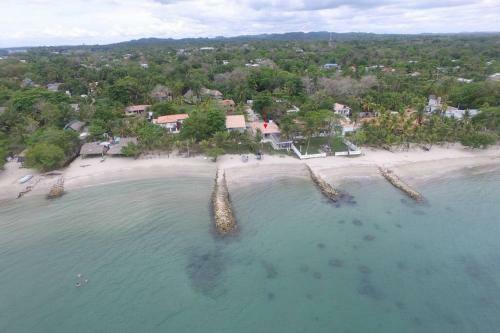 Caba�a Frente Al Mar, Cove�as
