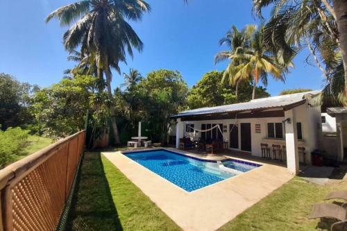 Cozy Private 3 Bedroom Chalet With Pool