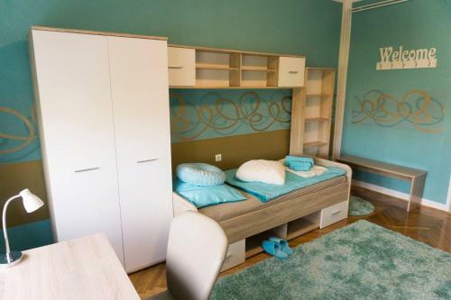 Trendy Apartmant In City