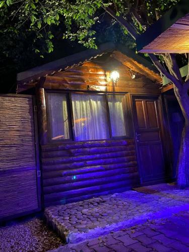 Hostal The Dacha Chiraly