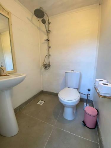 Hostal The Dacha Chiraly