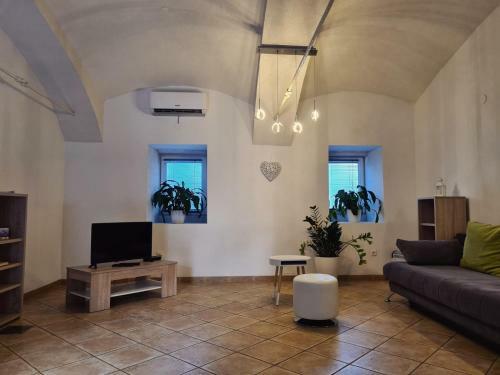 Apartment Pod Velbi