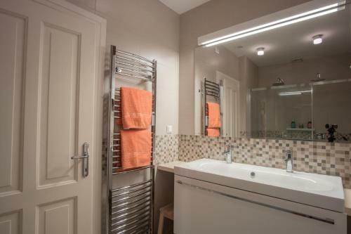 Luxury Central Apartment