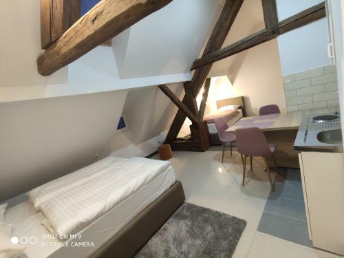 Hostal Aparthotel Cross Street 4