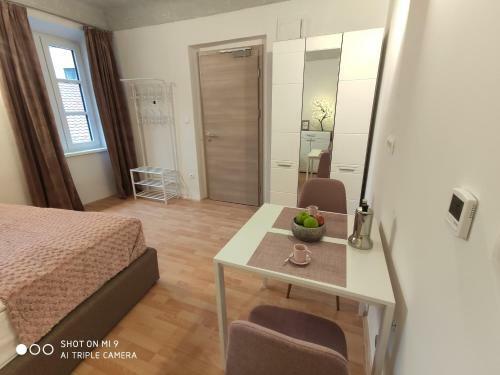 Hostal Aparthotel Cross Street 4