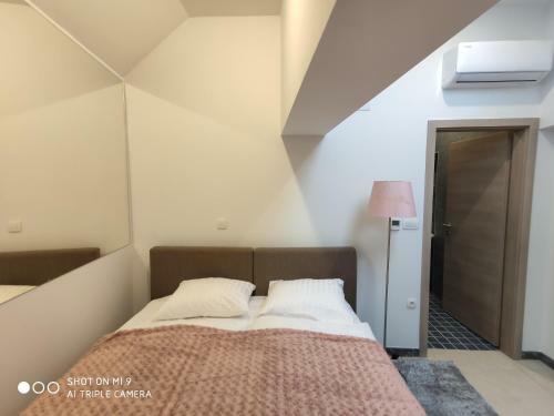 Hostal Aparthotel Cross Street 4