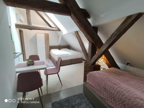 Hostal Aparthotel Cross Street 4