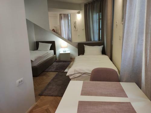 Hostal Aparthotel Cross Street 4