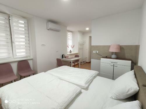 Hostal Aparthotel Cross Street 4