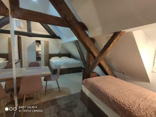 Hostal Aparthotel Cross Street 4