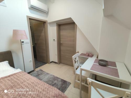 Hostal Aparthotel Cross Street 4