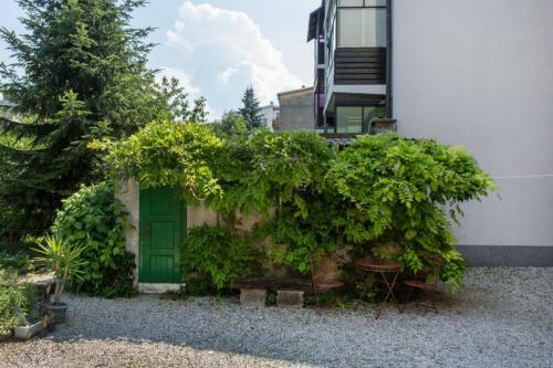 Quiet Apartment With Garden + Parking