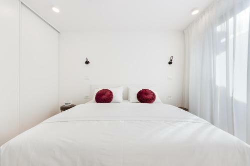 Central Apartment With Private Garage
