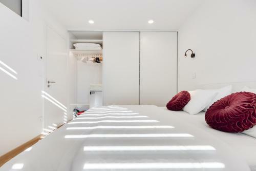 Central Apartment With Private Garage