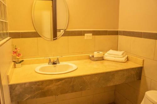 Hotel Orquidea Limon Suites