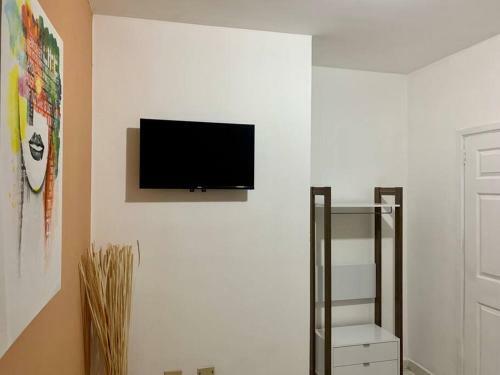 Cozy And Comfortable 2 Bedroom Apartment