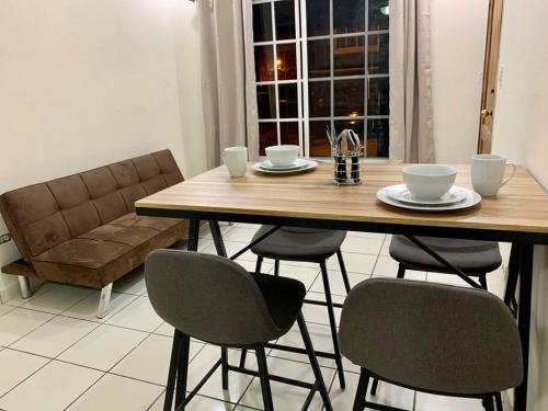 Cozy And Comfortable 2 Bedroom Apartment