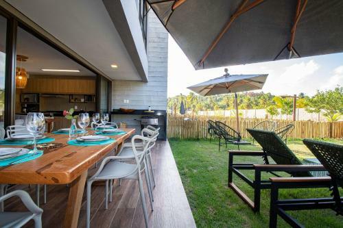 Casa Com Varanda E Piscina Privativa