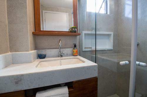 Casa Com Varanda E Piscina Privativa