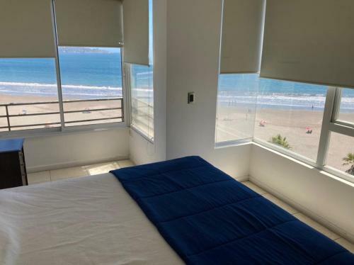 Apartamento Primera L�nea Cuatro Esquinas
