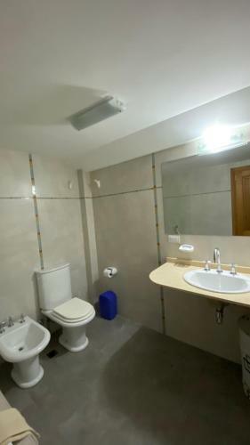 Triplex En Pleno Centro/3 Hab En Suite Cochera Cub