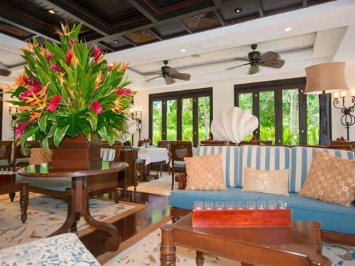 Colorfully Decorated 3rd-floor Unit Overlooking Pool At Pacifico In Coco