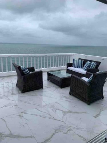 Apartamento Duplex Nuevo Con Vista Al Mar Y Piscina