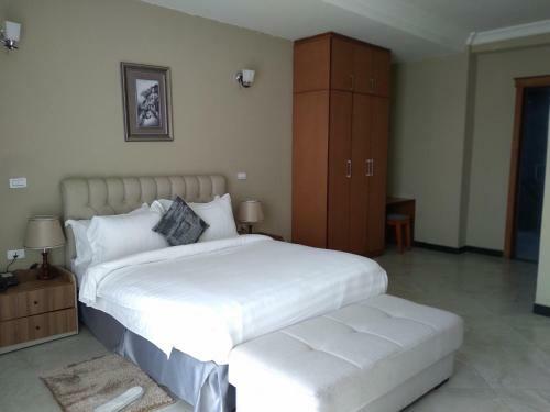 Daisy Hotel