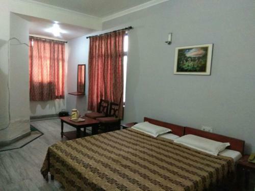 Gaurav Hotel