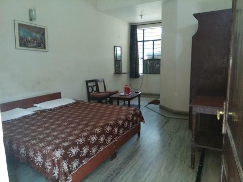 Gaurav Hotel