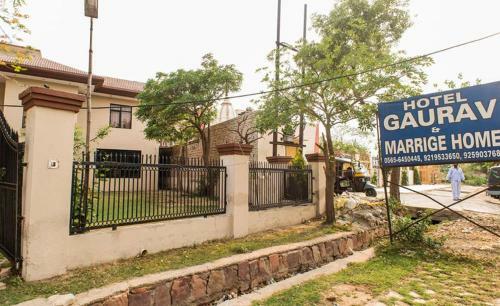 Gaurav Hotel