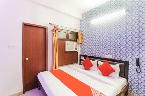 Hotel Vaccinated Staff- Oyo Flagship 70617 Rc Inn