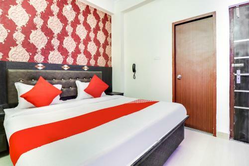 Hotel Vaccinated Staff- Oyo Flagship 70617 Rc Inn