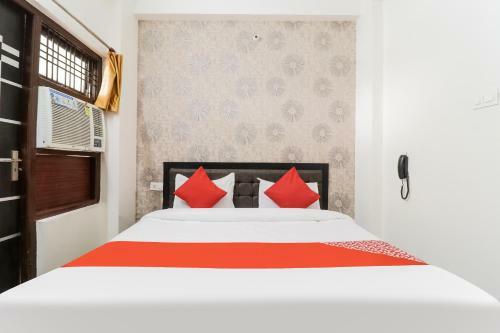 Hotel Vaccinated Staff- Oyo Flagship 70617 Rc Inn