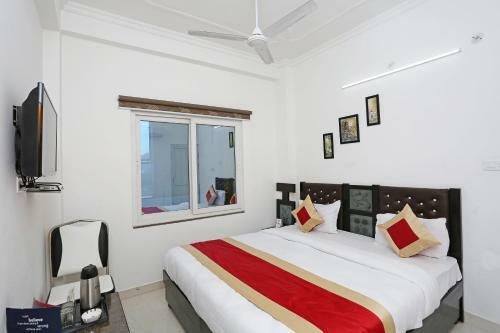 Oyo 11306 Ss Hotel
