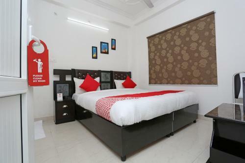 Oyo 11306 Ss Hotel