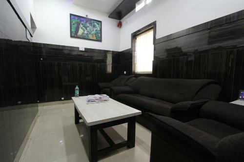 Hotel Oyo 28473 Skg Comforts