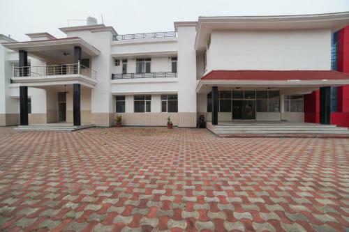 Capital O 49341 Sankalp Hotel