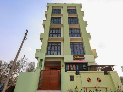 Oyo Flagship 87056 Hotel Raj Lalit