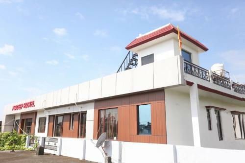 Hotel Oyo Flagship 48731 Pradeep Hostel